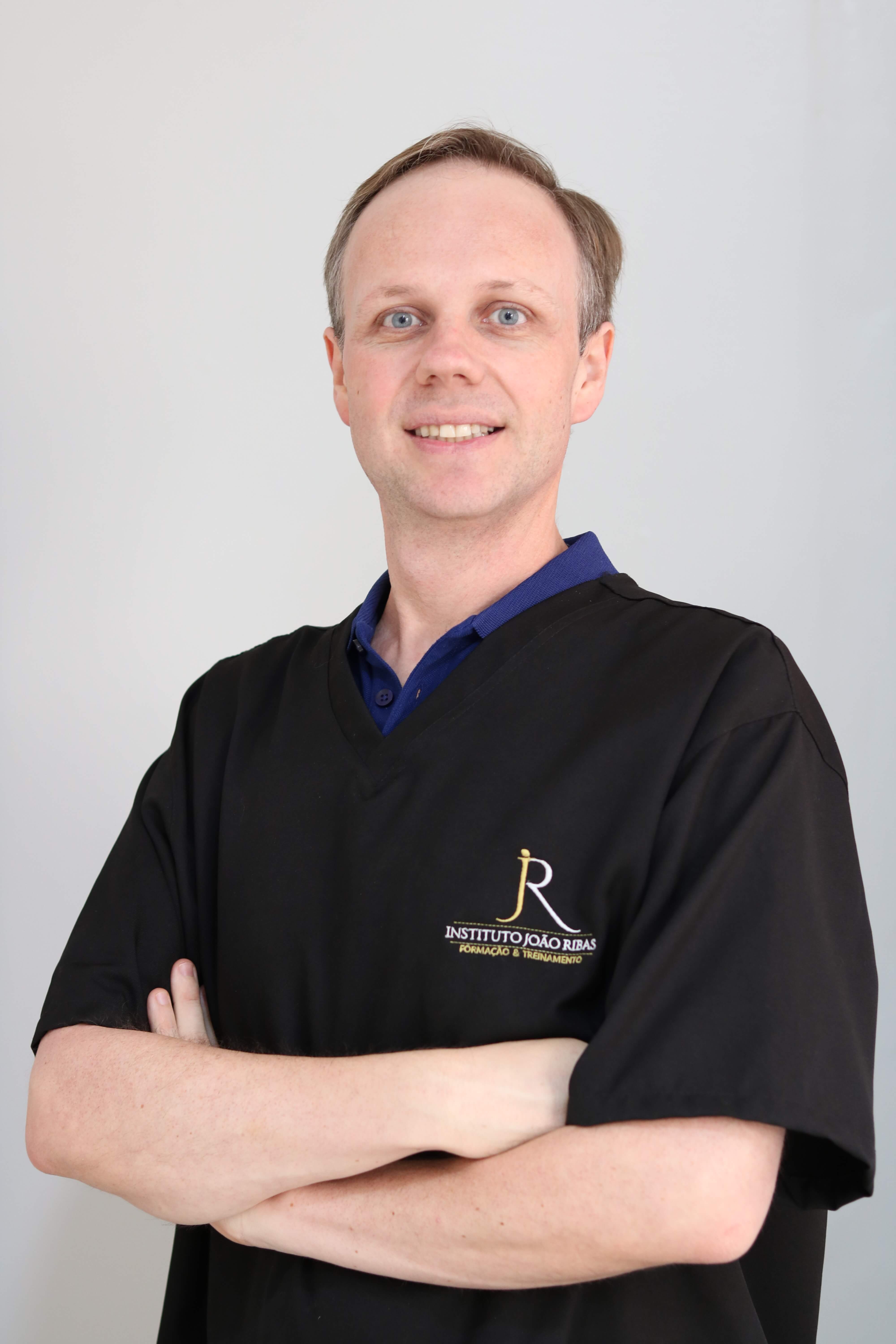 Dr. João Ribas - Farmacêutico e Biomédico Especialista em Estética Avançada e Harmonização Facial
